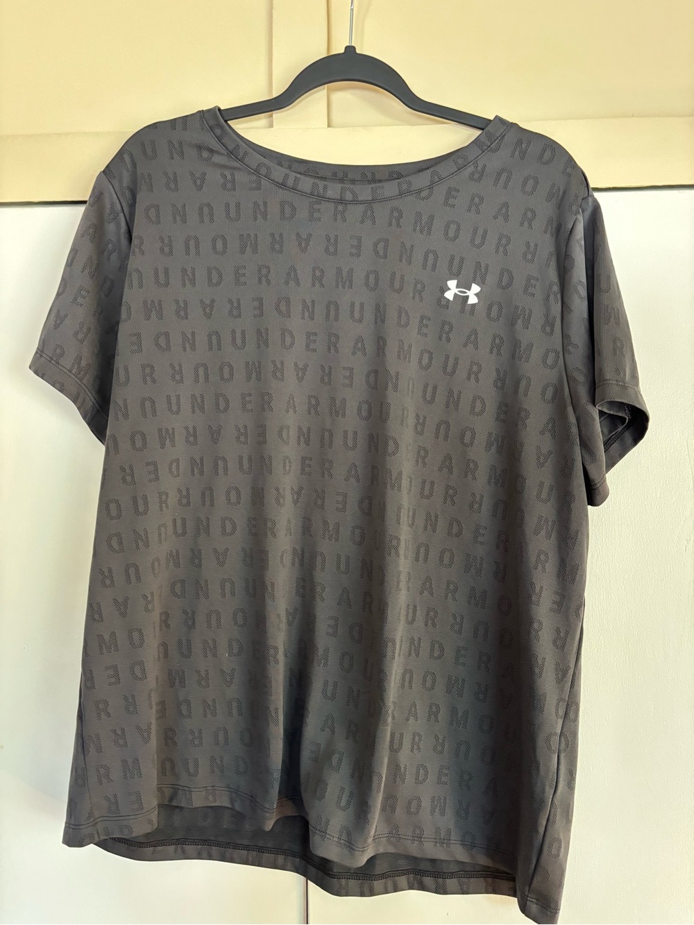 Under Armour women’s Gray Logo Performance T-Shirt